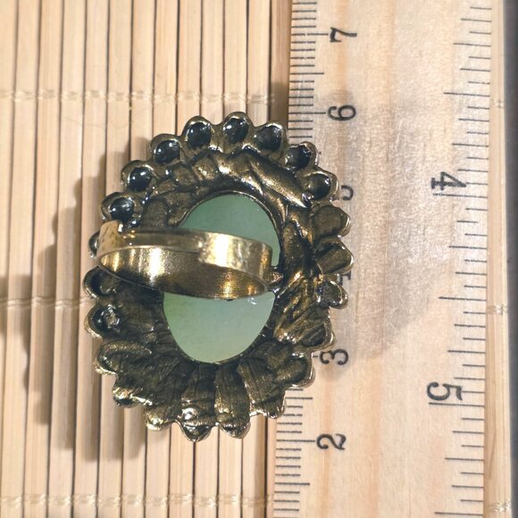 Bold Vintage 90s Bronze and Green Oval Cabochon Ring with Gothic Raised Dots - Picture 8 of 8